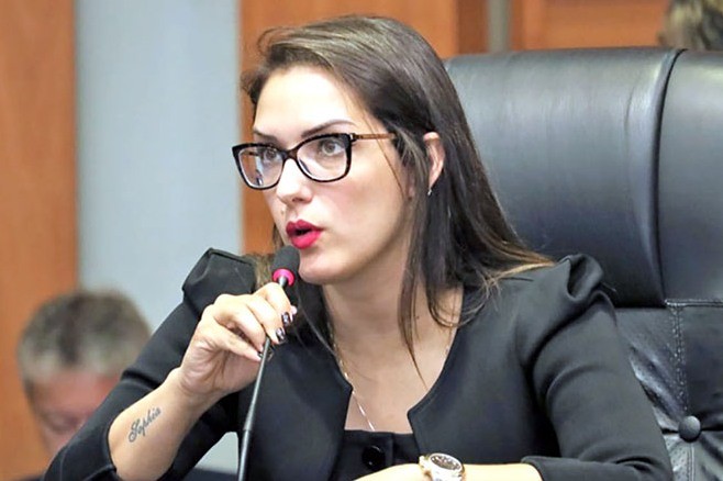 Deputada denuncia servidor municipal por importunação sexual em MT