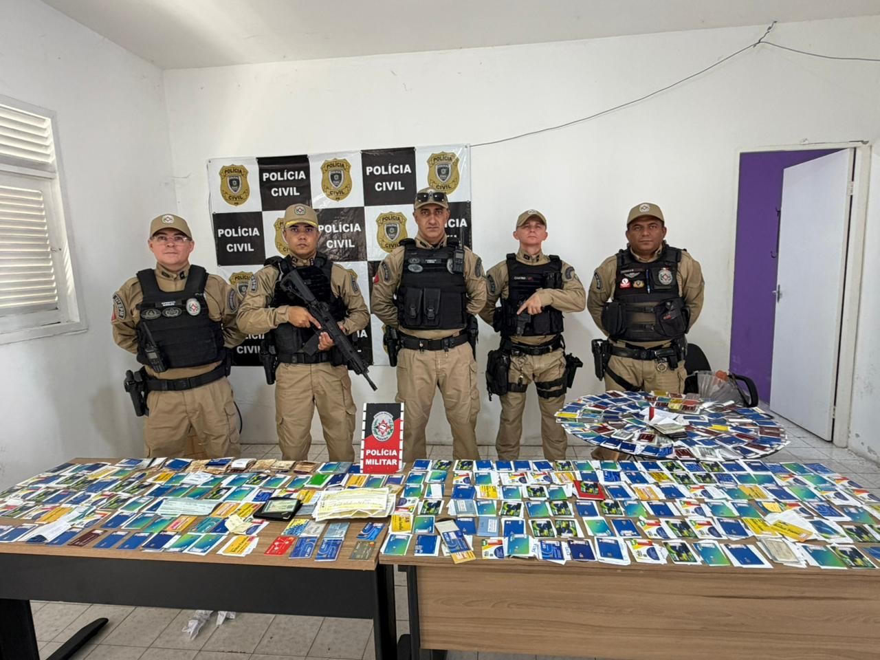 Homem é preso suspeito de agiotagem com mais de 300 cartões de aposentadoria em Pombal, no Sertão 