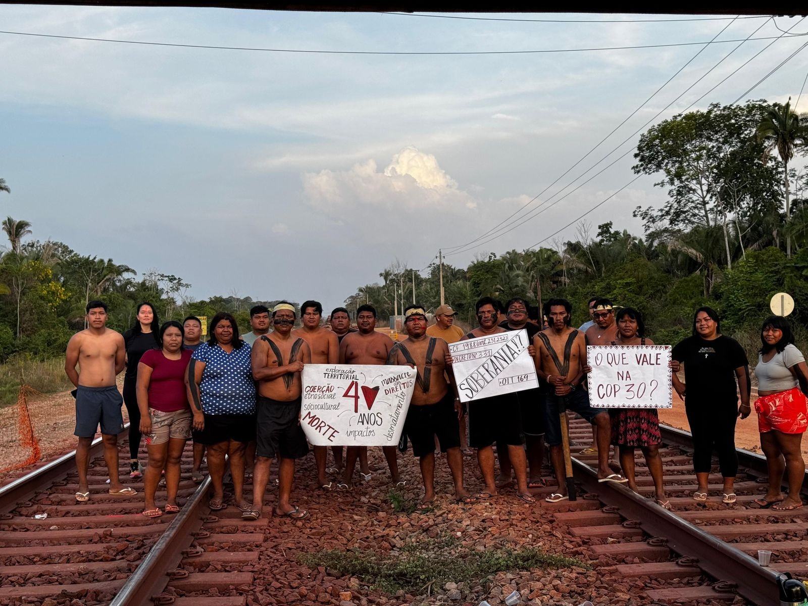 Trem de passageiros entre PA e MA é suspenso após bloqueio por indígenas na Estrada de Ferro Carajás