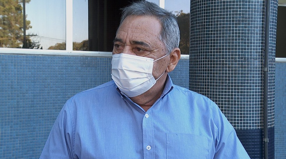 Sr. Adão tem doença degenerativa lombar e foi operado com ajuda de robô, em Ribeirão Preto — Foto: Reprodução/EPTV