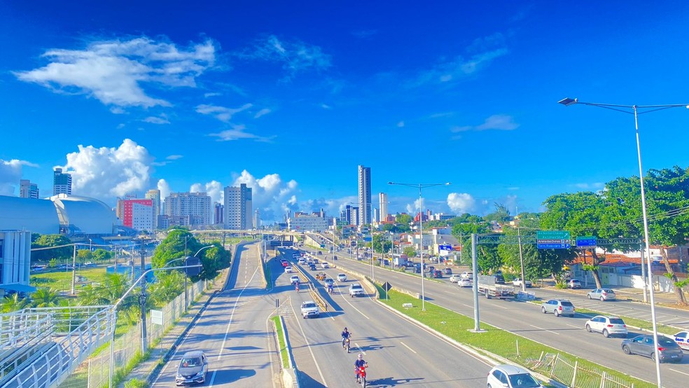 Obra nas calçadas da marginal da BR-101 em Natal podem causar interdição da via — Foto: Franciélly Medeiros/Inter TV Cabugi