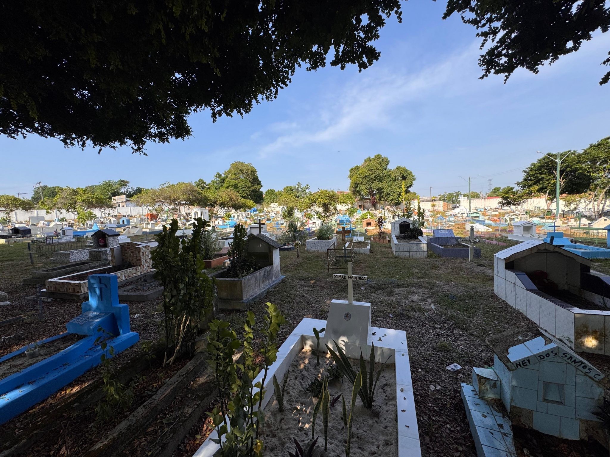 Cemitérios de Manaus terão programação especial no Dia de Finados; veja horários e locais