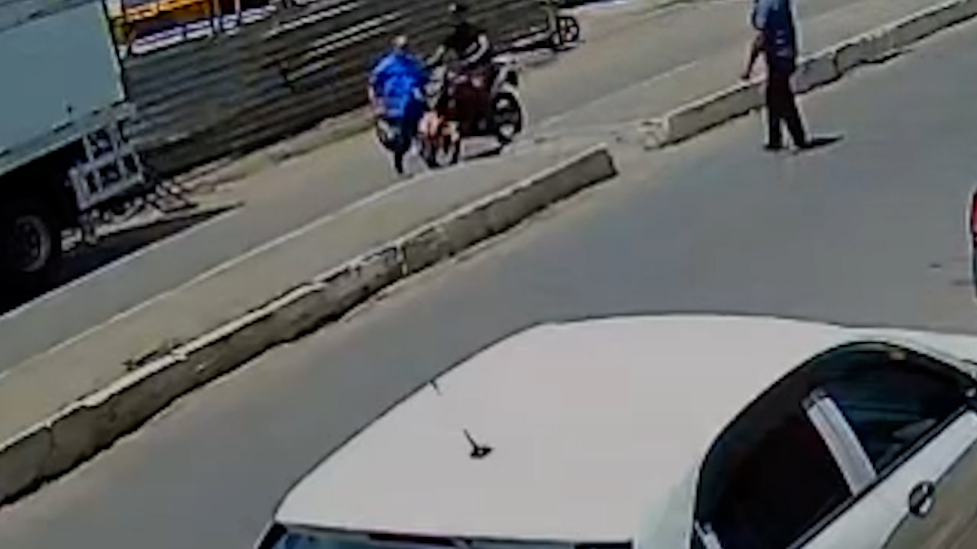 VÍDEO: Idoso de 81 anos morre atropelado por moto ao tentar atravessar rua em cidade da Bahia