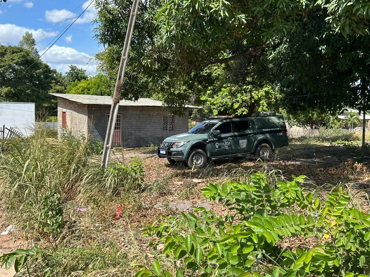 Justiça tenta cumprir decisão para retirar famílias de área em disputa no bairro Mecejana, em Boa Vista
