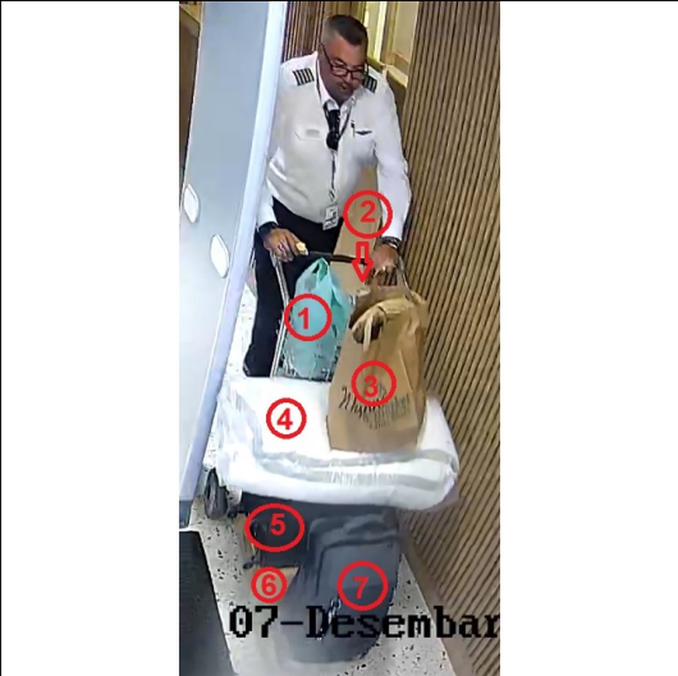 Imagens do desembarque do piloto Jos� Jorge de Oliveira Junior no aeroporto S�o Paulo Catarina Aeroporto Executivo Internacional, situado em S�o Roque/SP � Foto: Reprodu��o