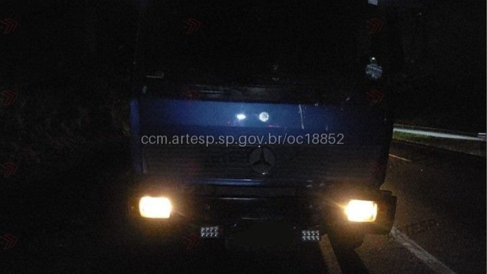 Colisão entre caminhão e moto deixa uma pessoa morta na rodovia Carvalho Pinto, em Caçapava