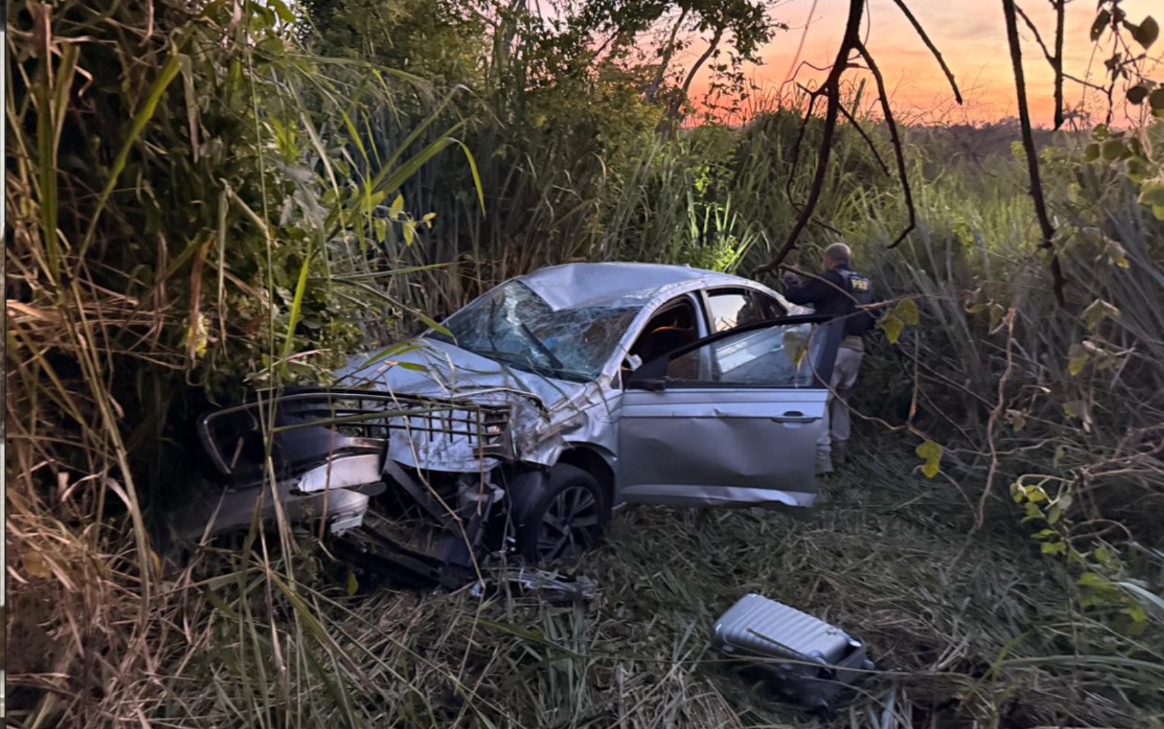 Suspeito foge da polícia, provoca acidente e escapa após perseguição na Bahia