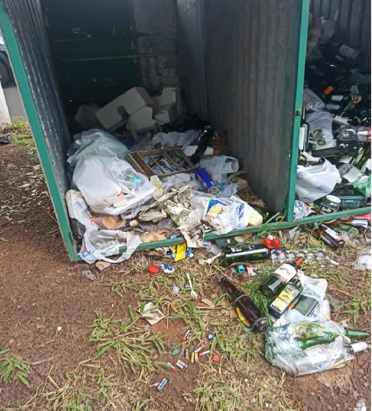 Jornalista da Globo é multada por jogar lixo em aeroporto do RJ