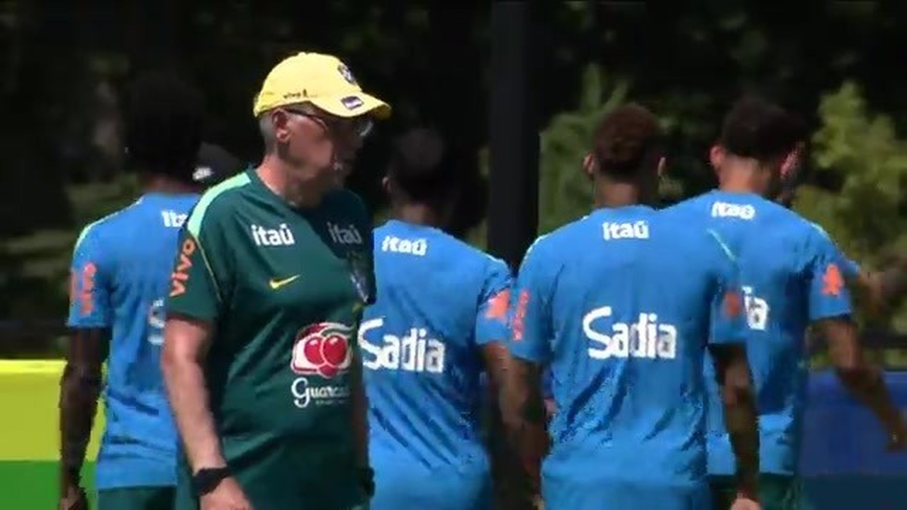 Em treino sob forte calor, Ancelotti testa diferentes opções para o lugar de Lucas Paquetá