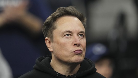 Nova IA de Elon Musk consulta opiniões do bilionário antes de responder - Musk apresentou na última quarta-feira (9), a Grok 4, seu último modelo de inteligência artificial.