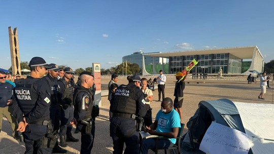 Deputado aliado de Bolsonaro deixa acampamento na Praça dos Três Poderes após ordem de Moraes
