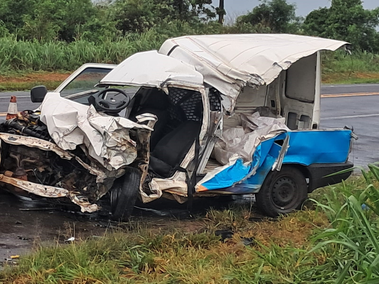 Morre motorista que teve veículo utilitário destruído após ser atingido por caminhão na Rodovia Brigadeiro Eduardo Gomes