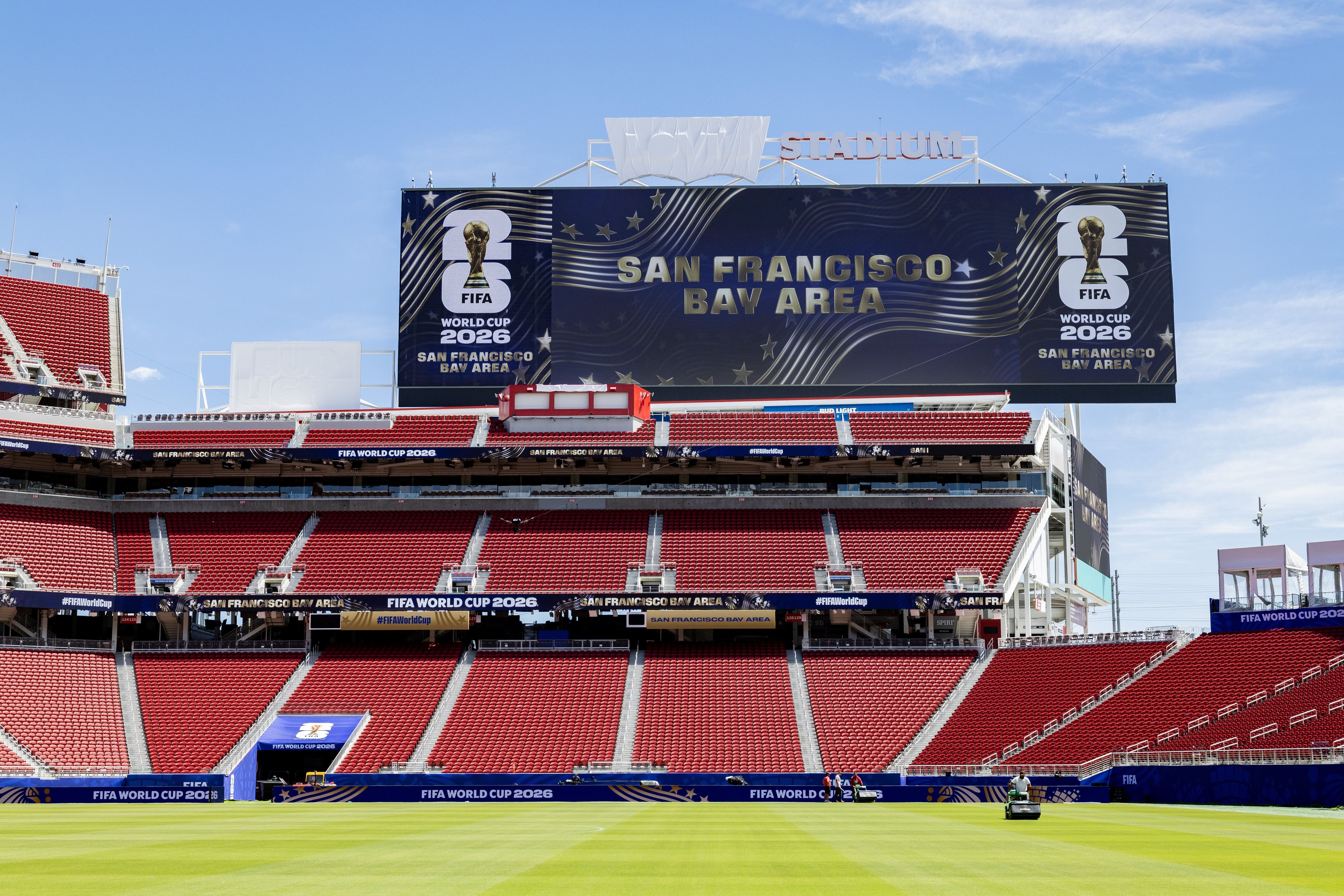 Levi’s ironiza exigência da Fifa para a Copa de 2026 e brinca com logo coberto em estádio