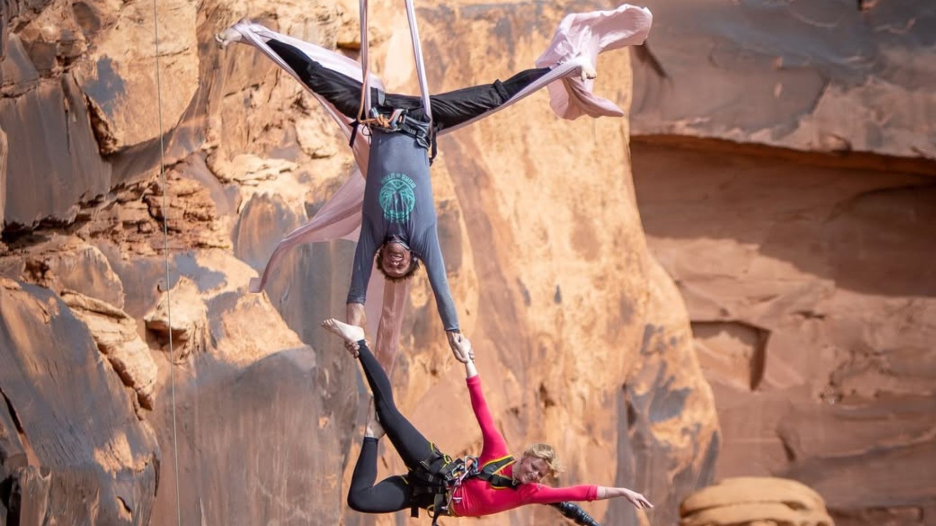 Acidente durante BASE jump deixa 2 mortos em cânion nos EUA, incluindo atleta que subiu no palco do Super Bowl com Madonna