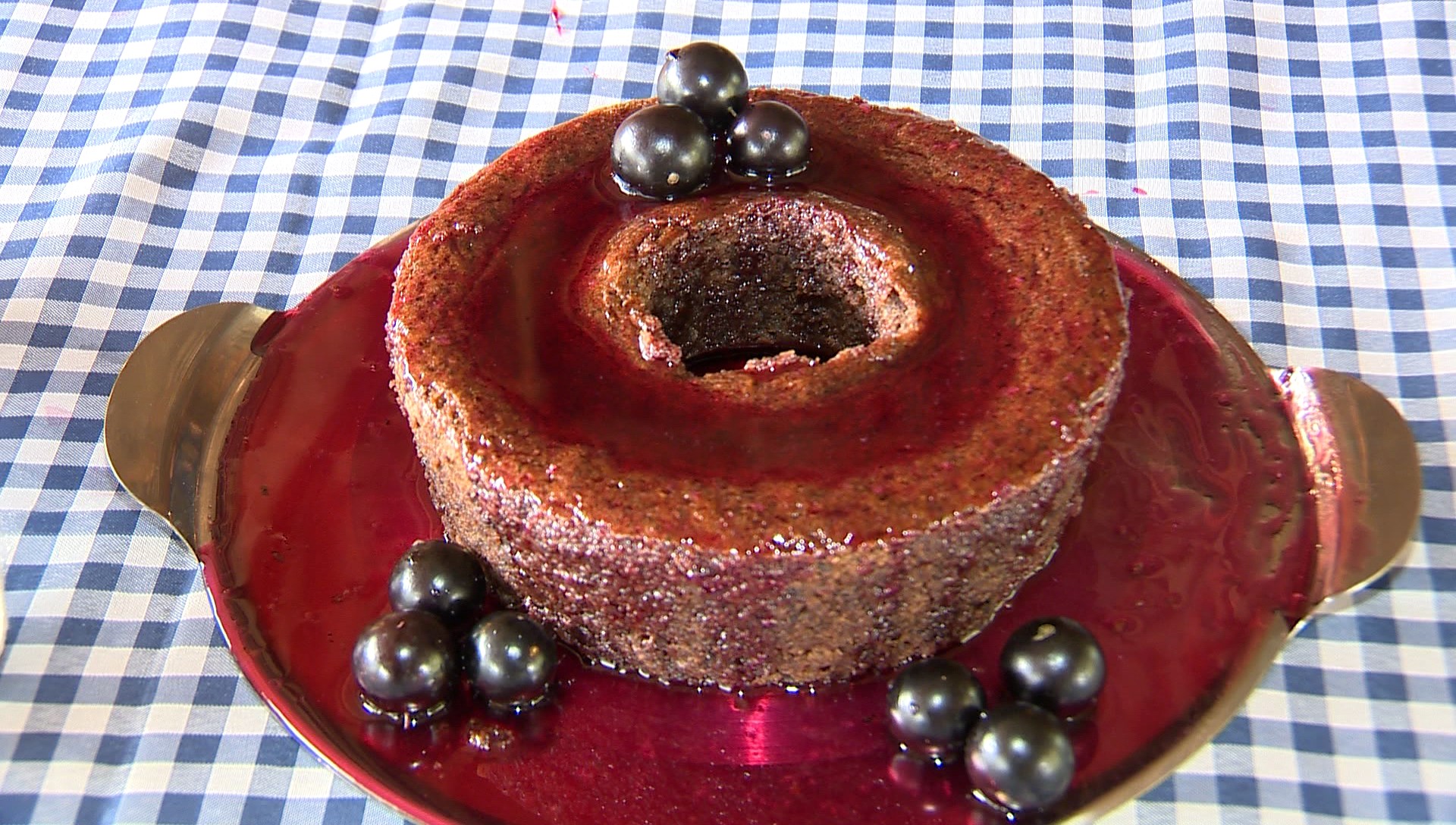 Com toque especial de fruta brasileira, aprenda preparar um delicioso Bolo de Jabuticaba