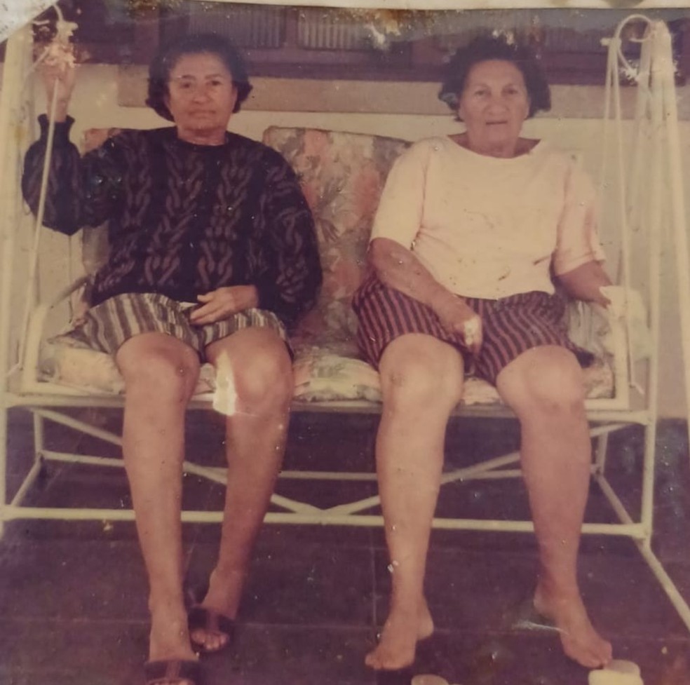 Zoraide (à esquerda) em 1988, e sua irmã mais nova, Zulina. — Foto: Arquivo pessoal