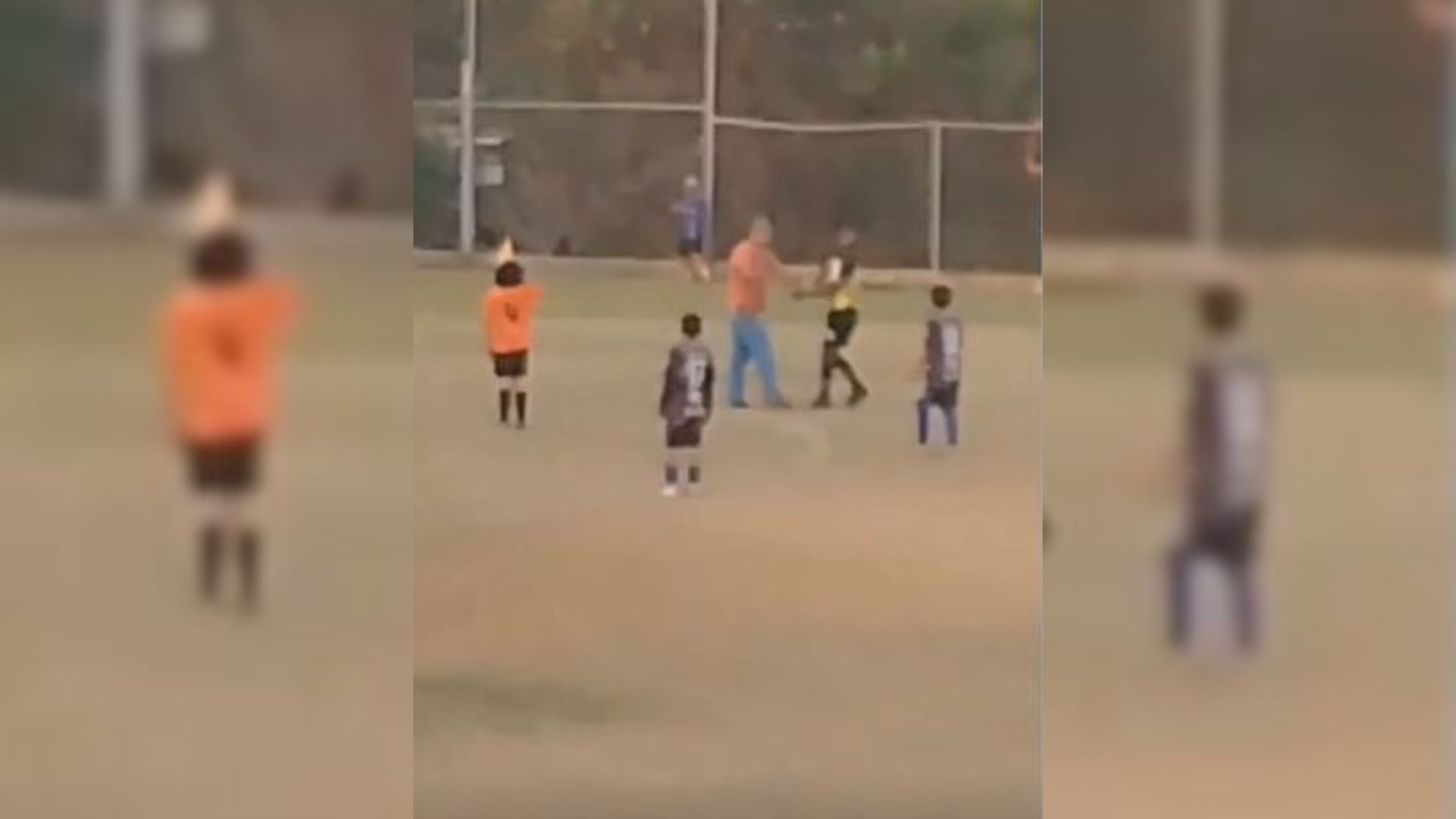 Pai invade jogo de futebol infantil e agride árbitro; vídeo