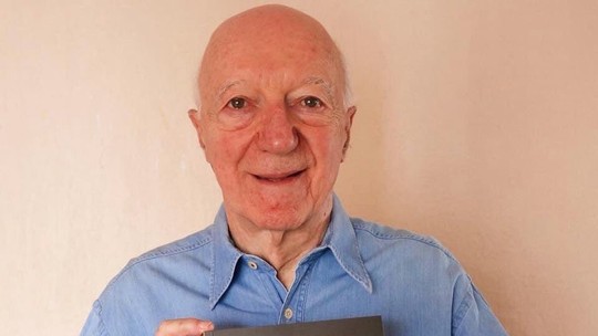 Cláudio Carsughi, ícone do jornalismo esportivo, morre aos 93 anos