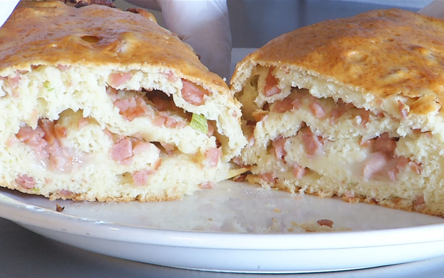 Pão de linguiça calabresa: Prato do Dia ensina como fazer salgado recheado com requeijão cremoso