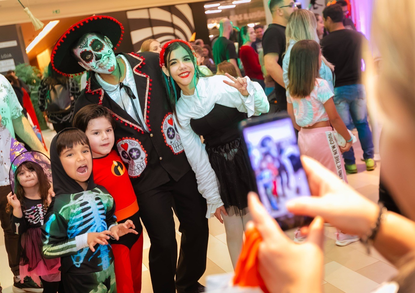 Um Halloween mágico no Jockey Plaza com o Caldeirão do Jotapê