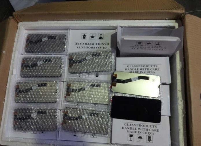 Telas de celular, bijuterias e câmeras de segurança: confira os lotes de leilão da Receita Federal