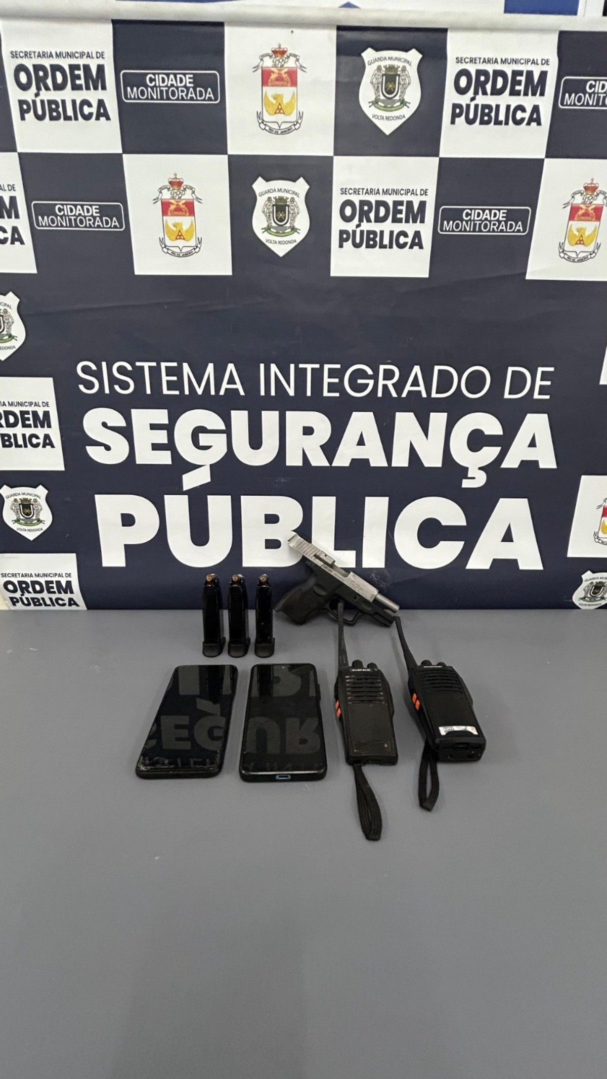 Homem é preso com arma e munições em Volta Redonda