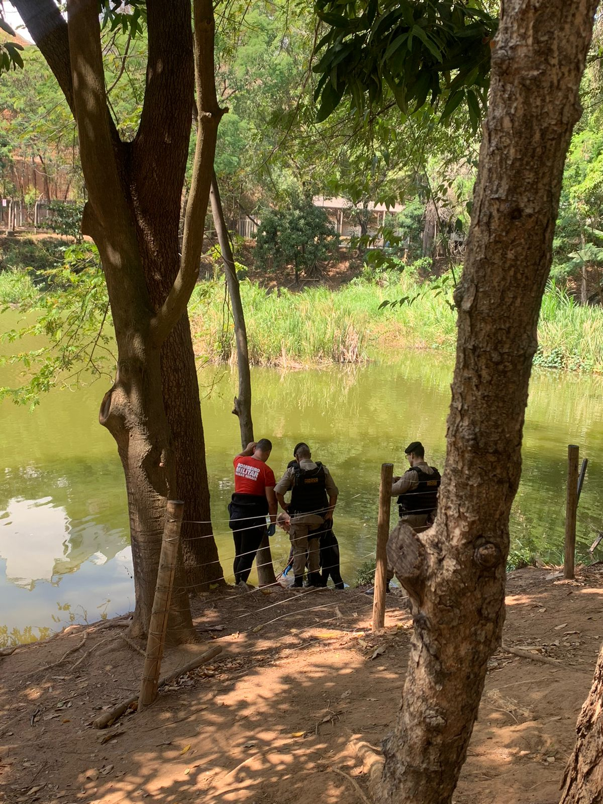 Corpo é encontrado boiando em lagoa de Teófilo Otoni