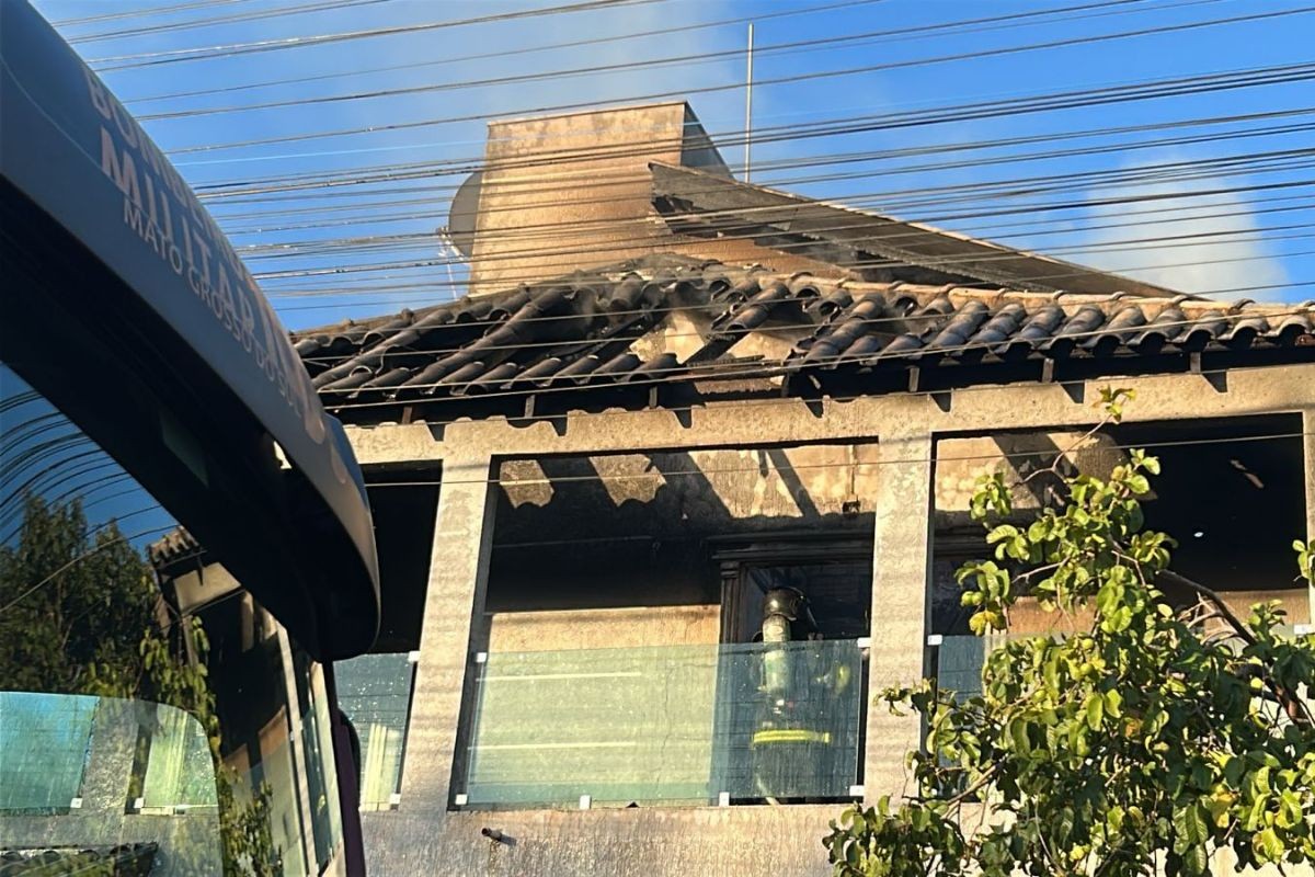 Criança de 6 anos coloca fogo em casa durante brincadeira com isqueiro em MS