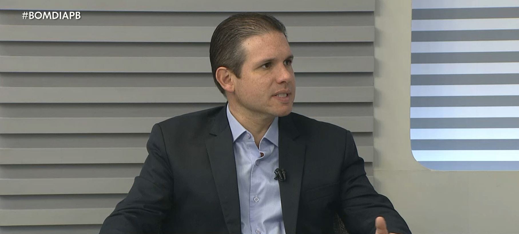 Hugo Motta afirma que comissão pode discutir aumento de impostos para bancos e empresas para compensar isenção fiscal 
