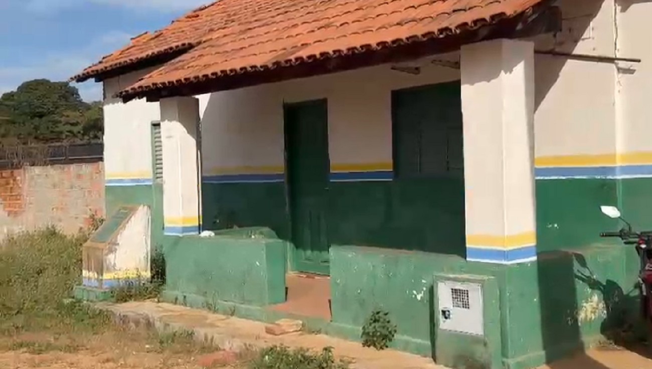 Recém-nascido é abandonado na porta de secretaria e resgatado pela polícia e Conselho Tutelar