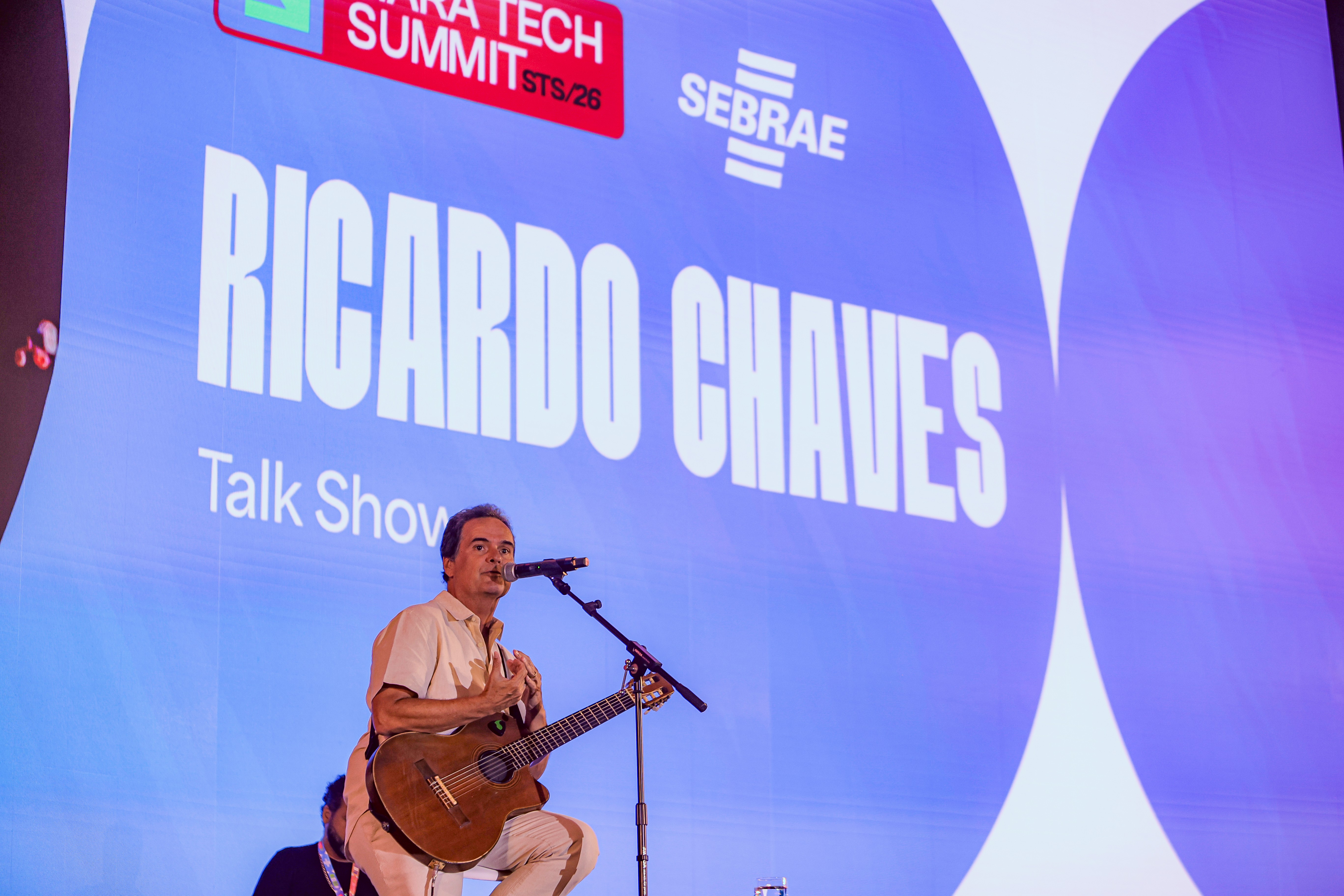 Ricardo Chaves dá show de música e resiliência no primeiro dia do Siará Tech Summit