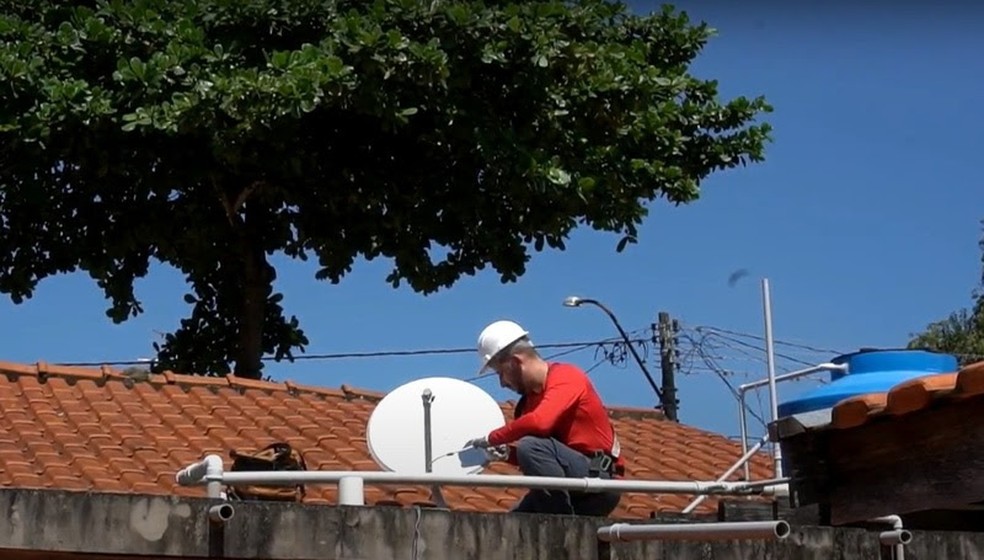 Famílias de menor renda podem solicitar kit para instalação da nova antena parabólica digital — Foto: Siga Antenado/Divulgação