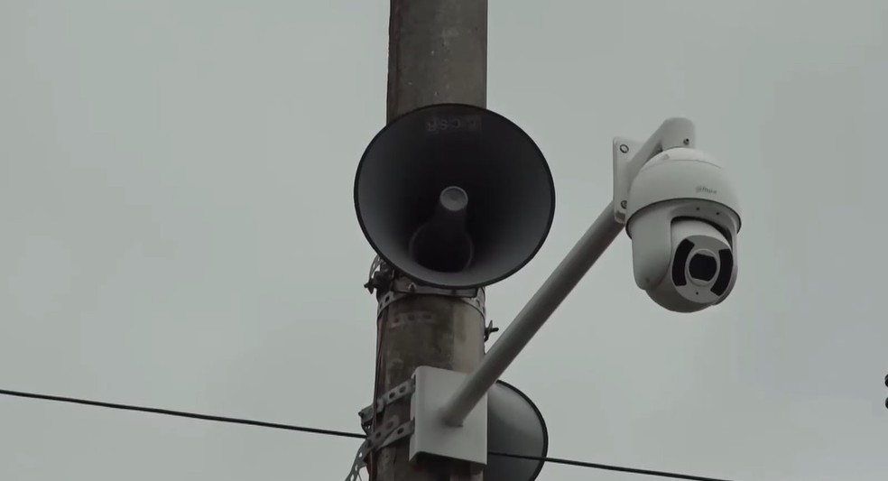 Comércios que estão a até 50 metros de uma câmera da Prefeitura podem receber o dispositivo gratuitamente. — Foto: TV Gazeta