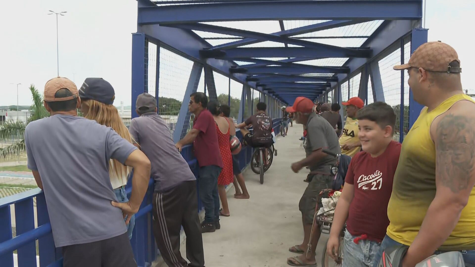 'Praticamente um evento': passagem de novo transformador gigante de energia eólica pela BR-101 reúne curiosos para selfies e vídeos
