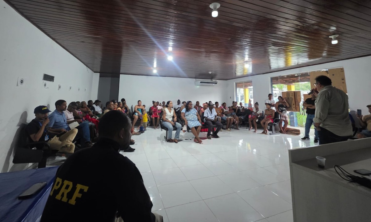 Reunião com a PRF define instalação de equipamento para passagem de pedestres na BR-116