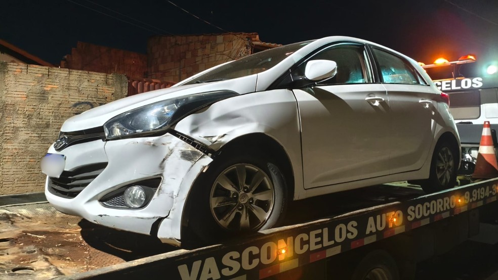 Carro roubado &mdash; Foto: Reprodu&ccedil;&atilde;o/Redes Sociais
