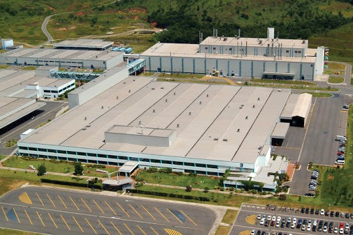 Trabalhadores da Mercedes-Benz entram em greve e produção é paralisada em Juiz de Fora 