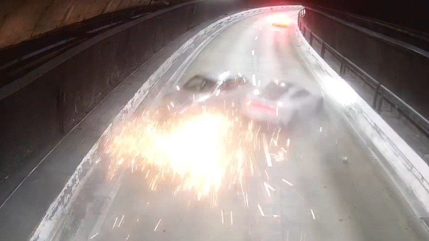 VÍDEO: veja o momento em que Porsche bate em outro carro no Túnel Ayrton Senna