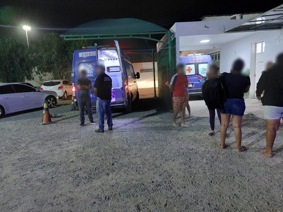 Vítimas foram encaminhadas ao hospital  — Foto: Polícia Militar
