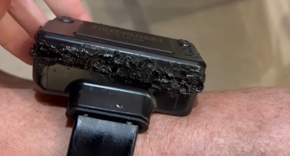 Tornozeleira de Bolsonaro com avarias — Foto: Reprodução / PF