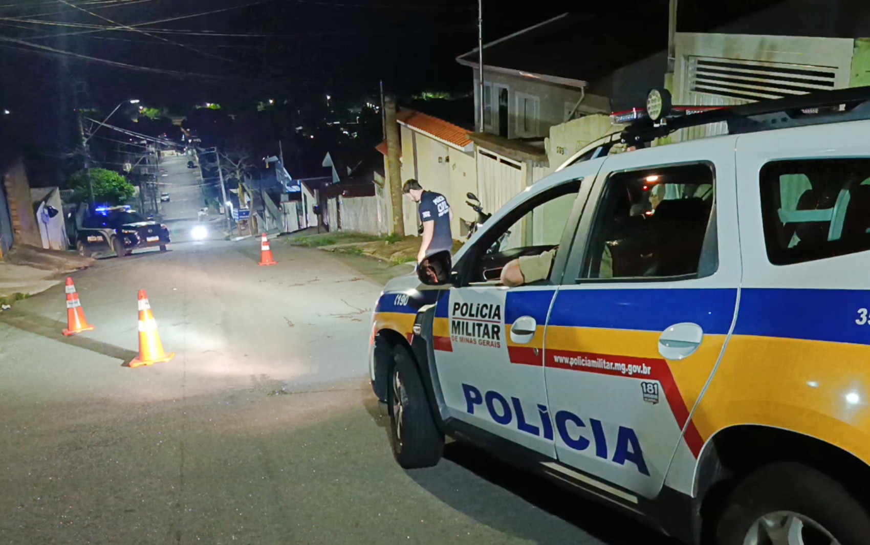 Homem é baleado na perna durante discussão com atual namorado da ex em MG