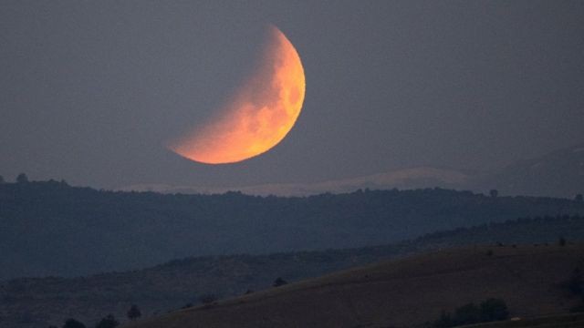 'Lua de sangue': veja como observar a o eclipse lunar em Maceió