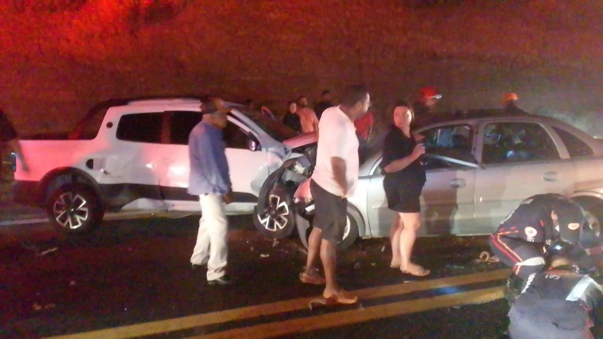 Três pessoas morrem em acidente entre dois carros na BR-101 em São Mateus