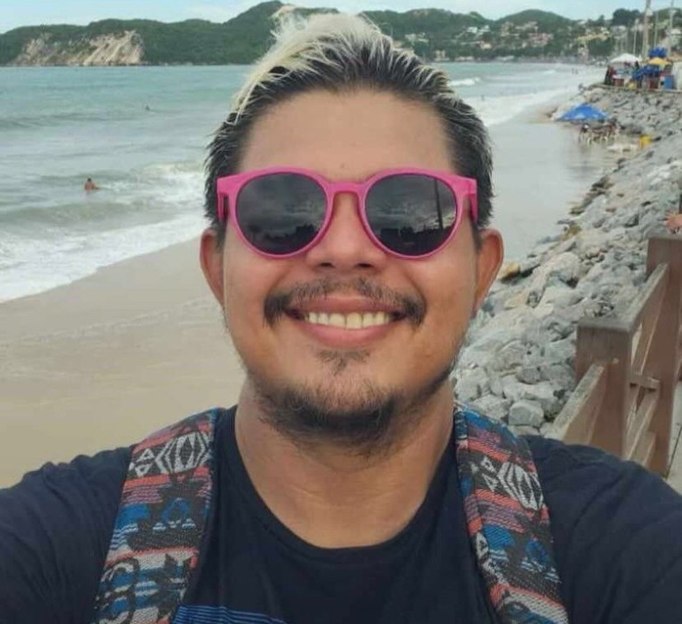 Corpo do professor Arisson Brito foi encontrado no calçadão de Ponta Negra na noite de sábado (24) — Foto: Arquivo da família