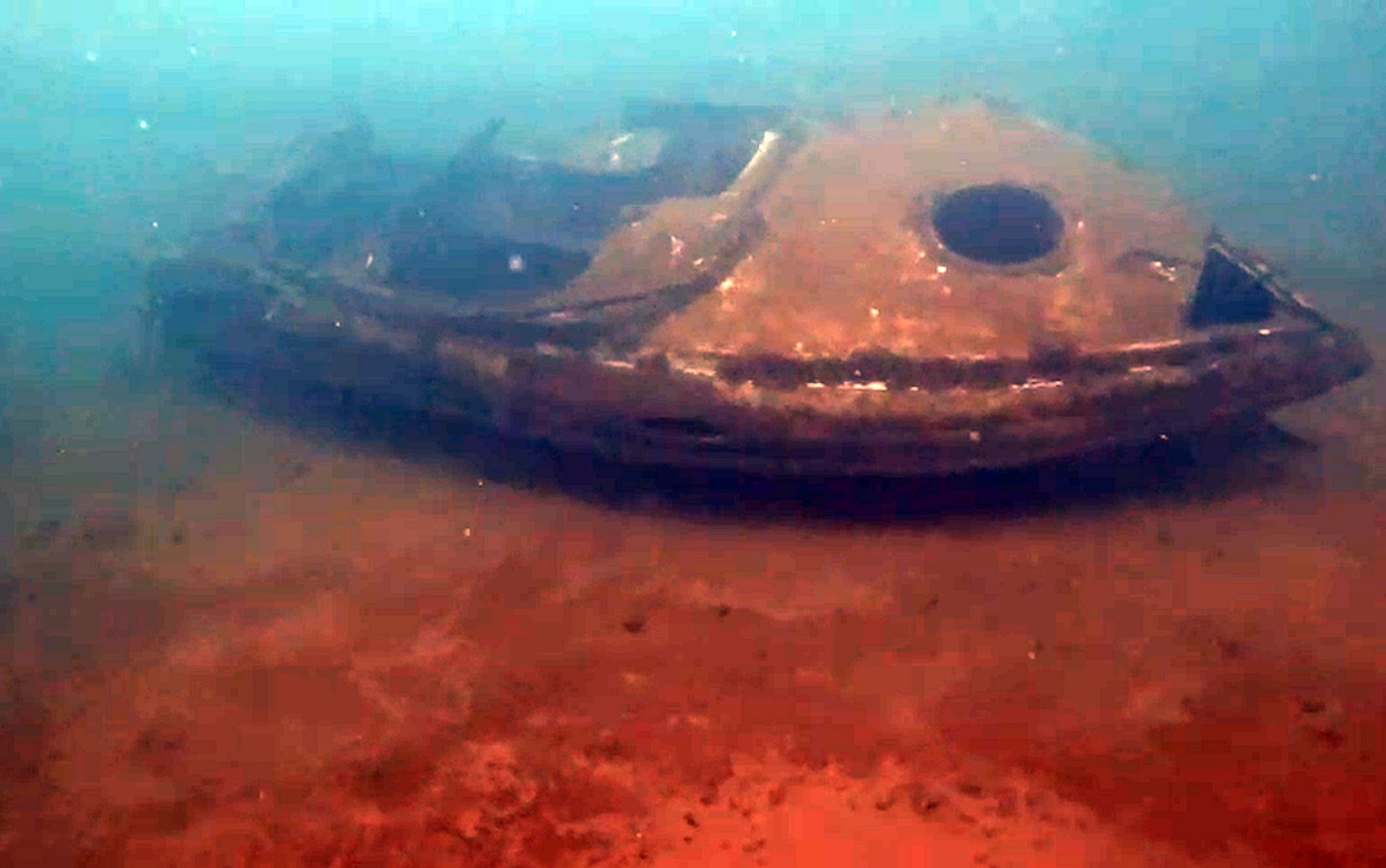 Embarcações também são encontradas submersas — Foto: Scubaminas Mergulho