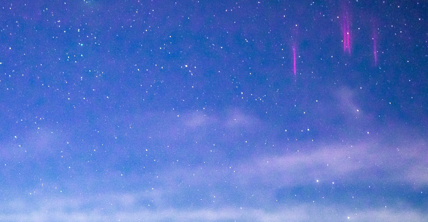 VÍDEO: luzes avermelhadas aparecem no céu do Paraná em fenômeno raro