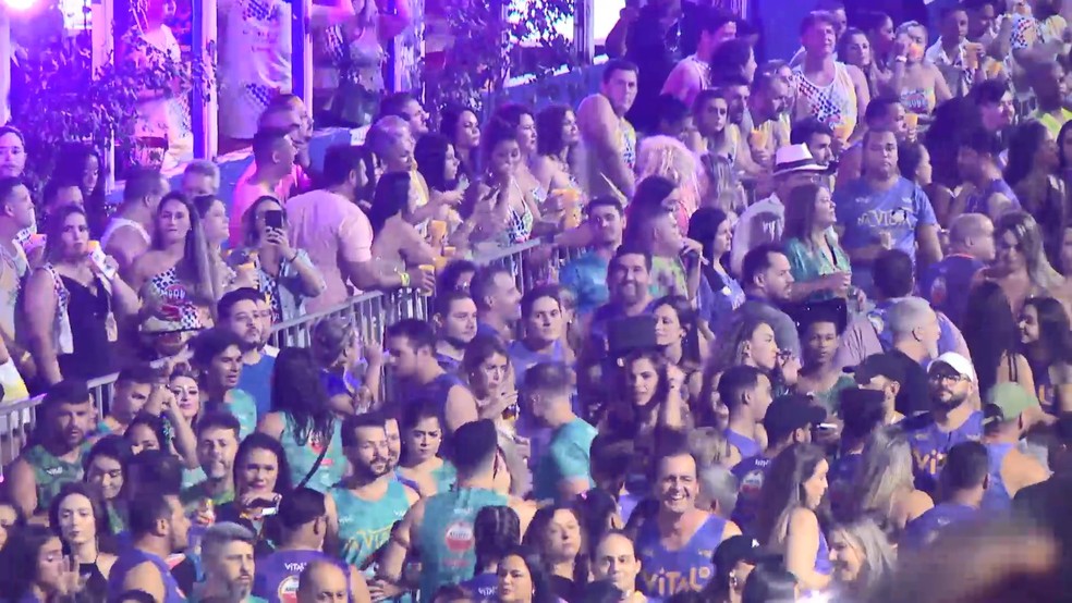 Mulher de 30 anos veio de Belo Horizonte para Vitória, Espírito Santo para furtar celulares no Vital. Ela foi presa no domingo (18). — Foto: Reprodução/TV Gazeta