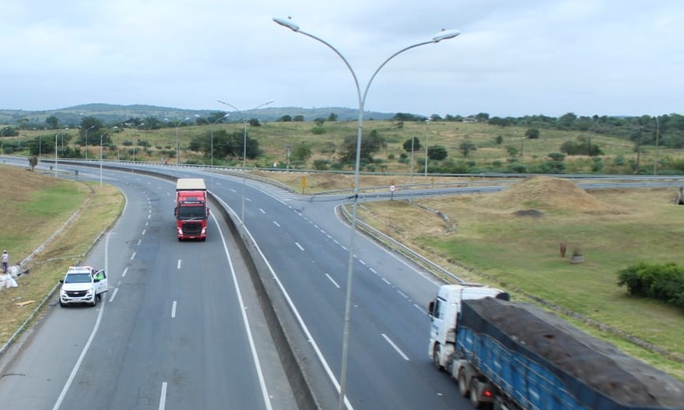 BR-116 Sul, na região de Feira de Santana, Bahia  — Foto: Davi Cerqueira/Acorda Cidade 