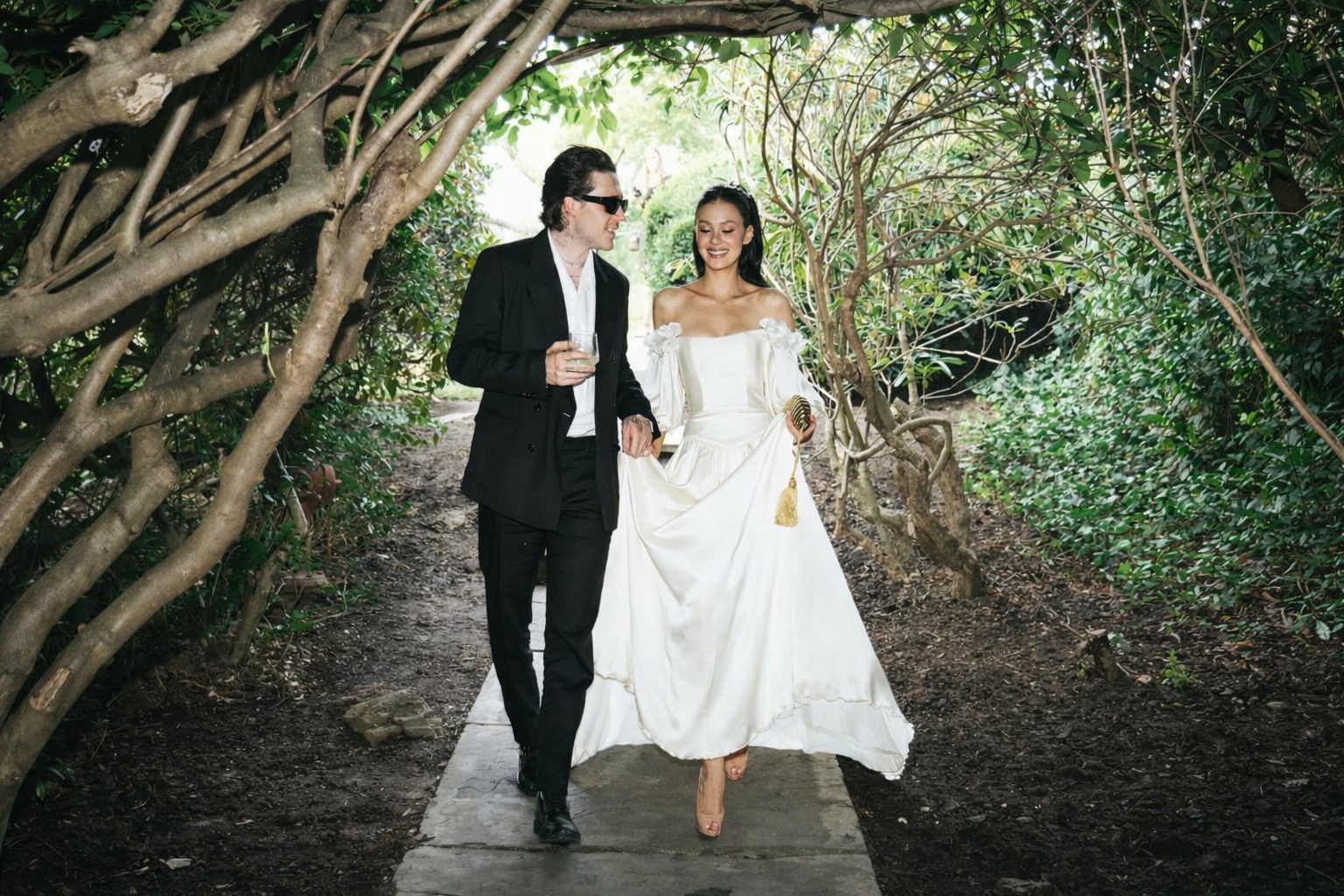 Filho de David e Victoria Beckham critica pais e diz que família sabota seu casamento