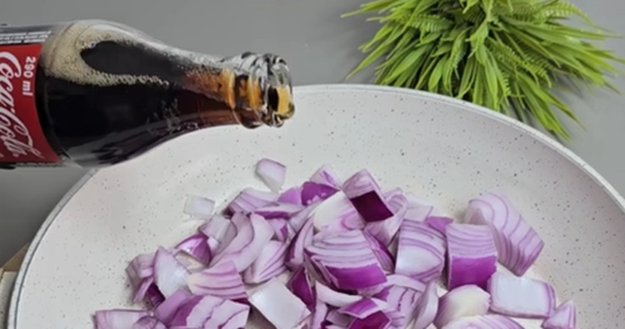 É #FAKE que 'receita' com Coca-Cola e cebola combate a gripe